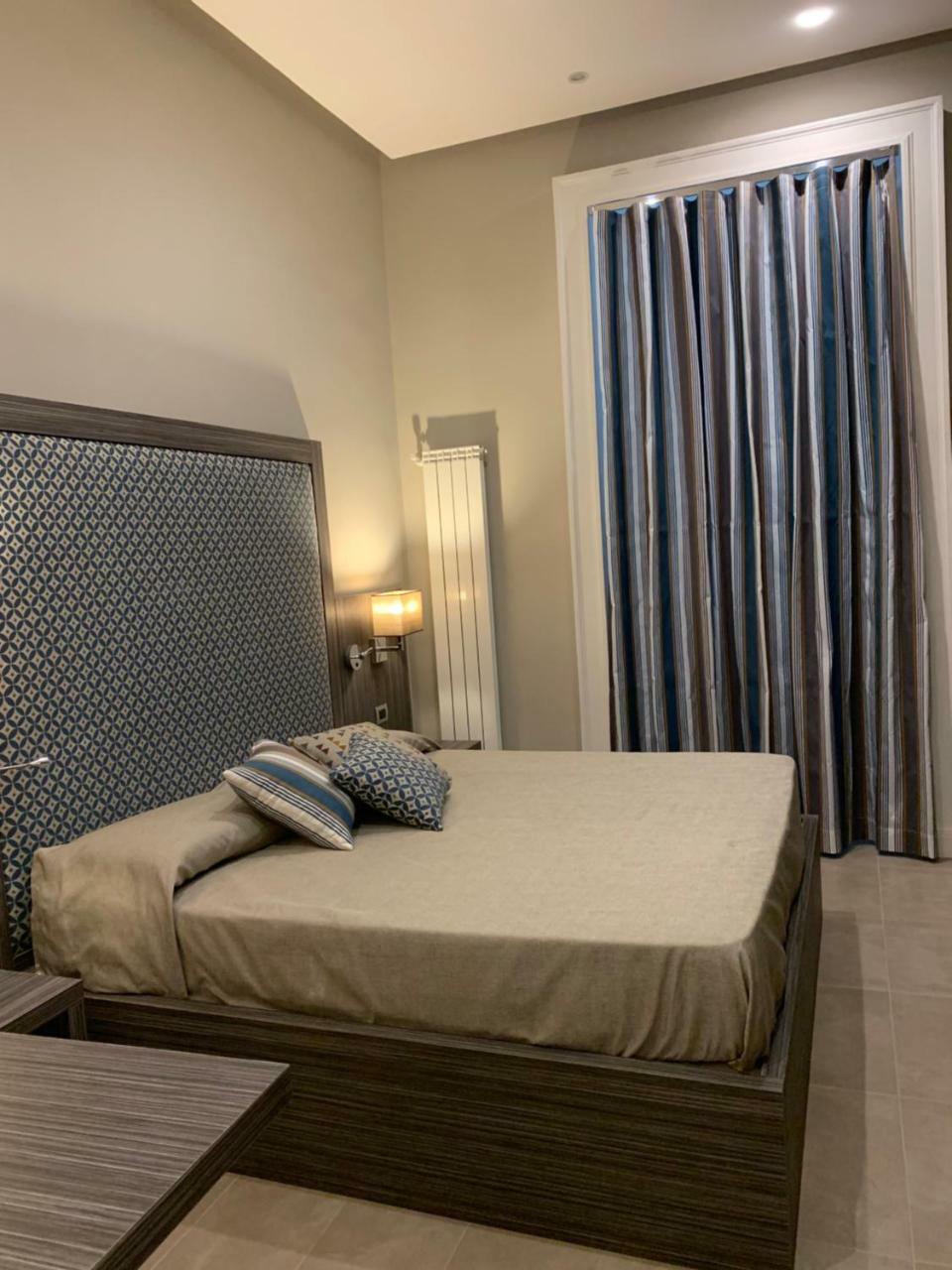 Hotel Ausonia 나폴리 외부 사진